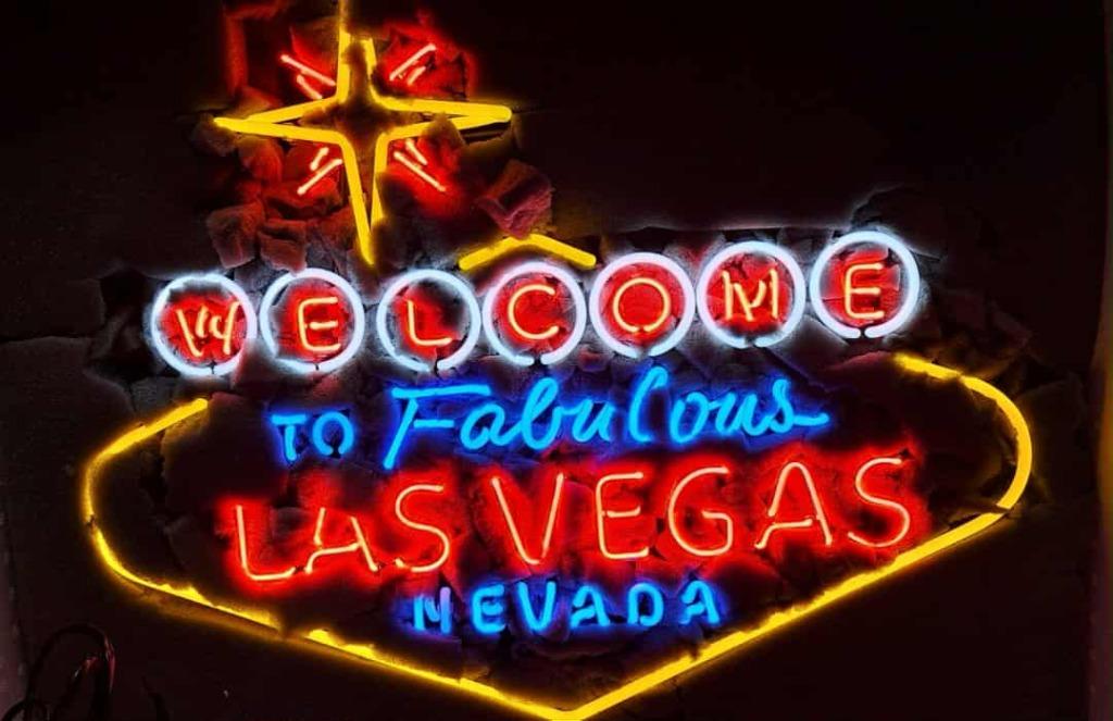 Une enseigne au néon qui dit bienvenue à Fabulous Las Vegas photo - Las