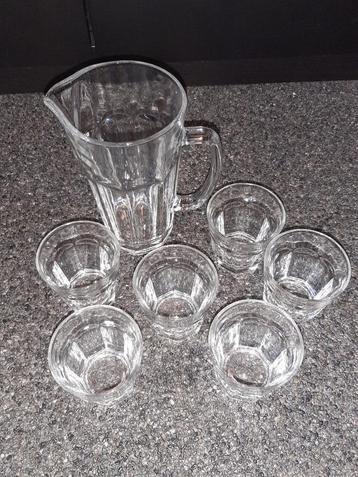 Grote waterkan met 6 glazen (nieuw in doos) beschikbaar voor biedingen