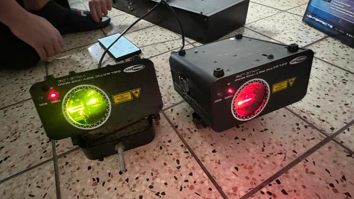 Lot de 2 lasers showtek galactic laser value line, Musique & Instruments, Lumières & Lasers, Comme neuf, Laser, Enlèvement ou Envoi