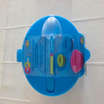 Nieuw eetpotje met lepel voor baby beschikbaar voor biedingen