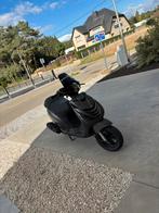 Piaggio 4T 50cc, Fietsen en Brommers, Ophalen, Zip, Klasse A (25 km/u), Zo goed als nieuw