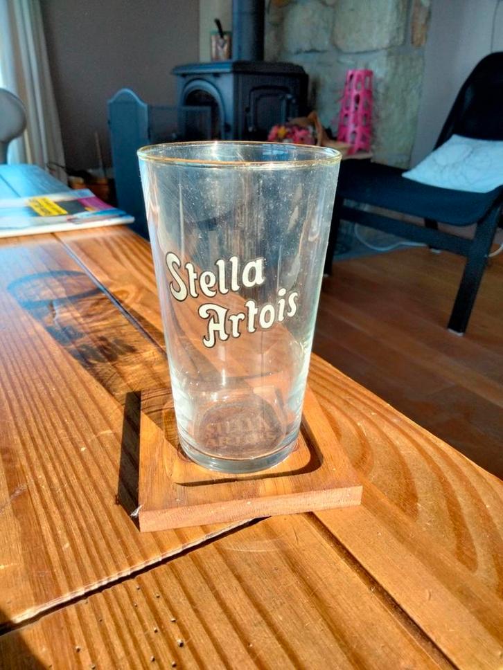 Stella Artois Boerkes glas + houten onderzetter., Verzamelen, Biermerken, Zo goed als nieuw, Duvel, Ophalen of Verzenden