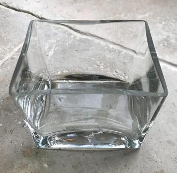 rechthoekige glazen vaas beschikbaar voor biedingen