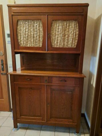 vintage kast beschikbaar voor biedingen