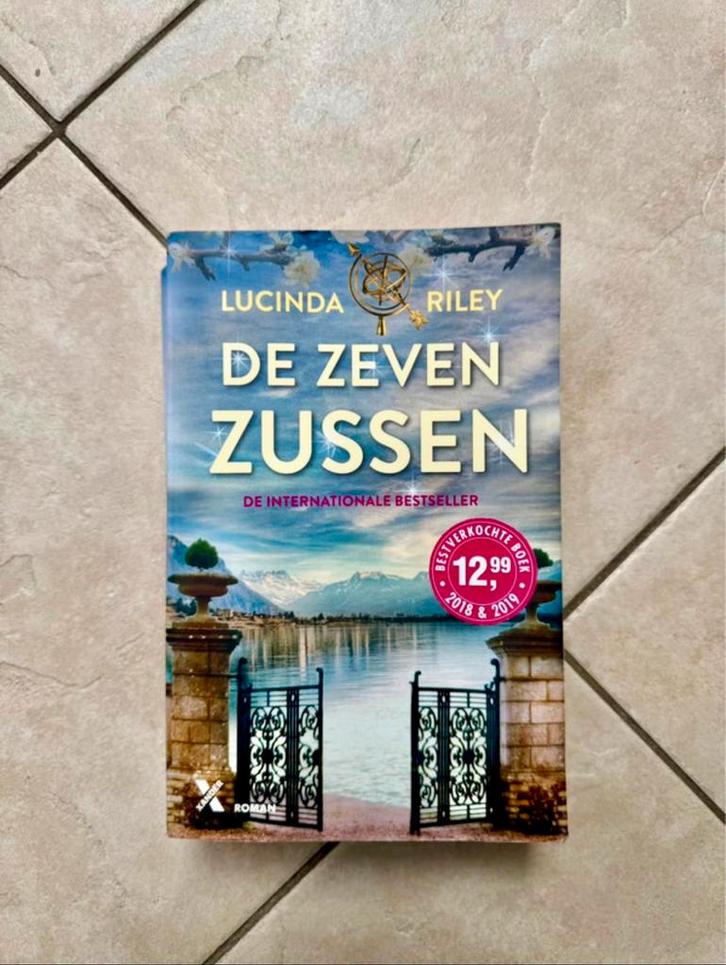 BOEK : Lucinda Riley - De zeven zussen, Boeken, Literatuur, Ophalen of Verzenden
