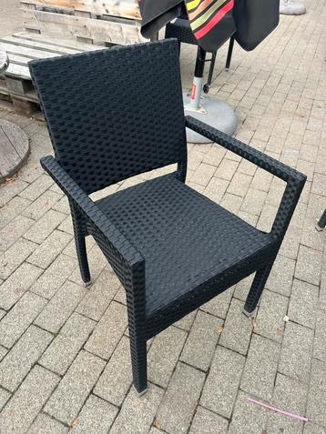 Prachtige tuinstoelen beschikbaar voor biedingen