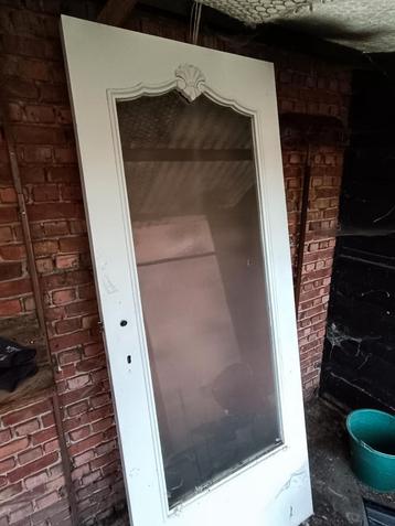 Massief houten binnendeur met glas en uit snijwerk  beschikbaar voor biedingen