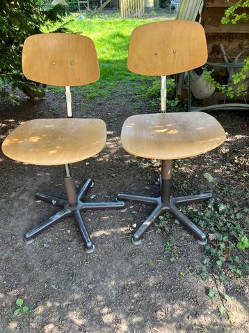 2 vintage tekenstoelen beschikbaar voor biedingen