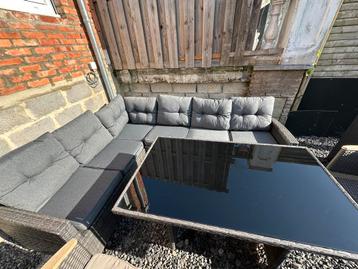 Lounge set met 4 stoelen beschikbaar voor biedingen