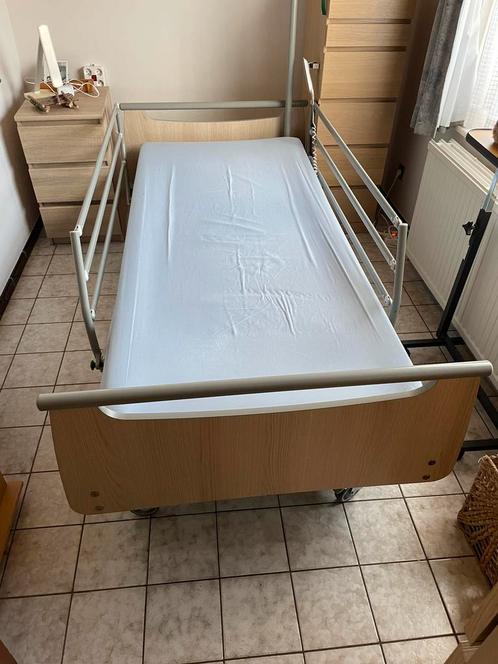Lit médicalisé électrique WinnCare, Diversen, Verpleegmiddelen, Zo goed als nieuw, Ophalen