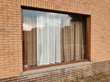 Houten ramen Meranti beschikbaar voor biedingen