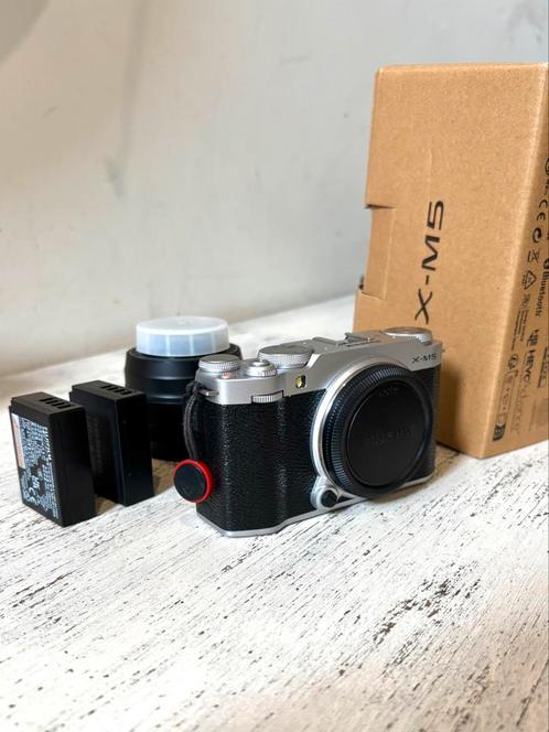 Funifilm X-M5 + objectif FUJINON XC15-45mm +2 batteries Fuji, Audio, Tv en Foto, Fotocamera's Digitaal, Zo goed als nieuw, Compact