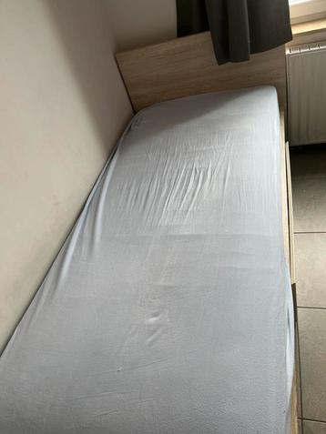 IKEA bed goed als nieuw 4 maanden geledeb gekocht, Huis en Inrichting, Slaapkamer | Boxsprings, Verzenden, Zo goed als nieuw