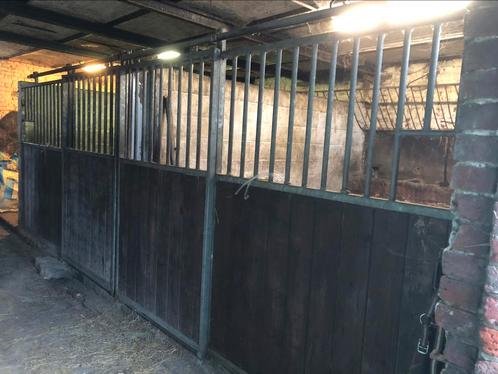 2 Paardenstal voorwanden 3m, Animaux & Accessoires, Box & Pâturages, Mise à l'étable, 2 ou 3 chevaux ou poneys