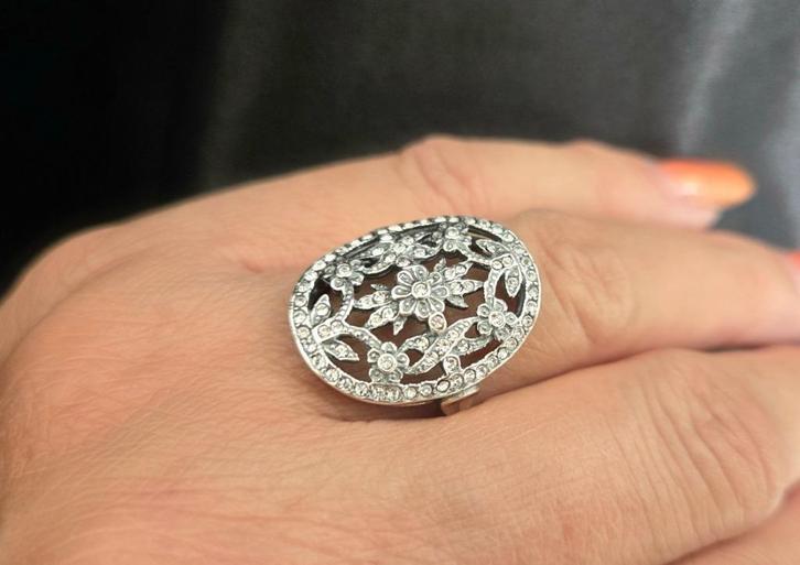 Zilveren Jugendstil ring met Swarovski. 2025/573, Handtassen en Accessoires, Antieke sieraden, Ring, Zilver, Met edelsteen, Verzenden