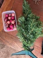 Kerstboompje 50cm + roze ballen, Diversen, Kerst, Ophalen, Zo goed als nieuw