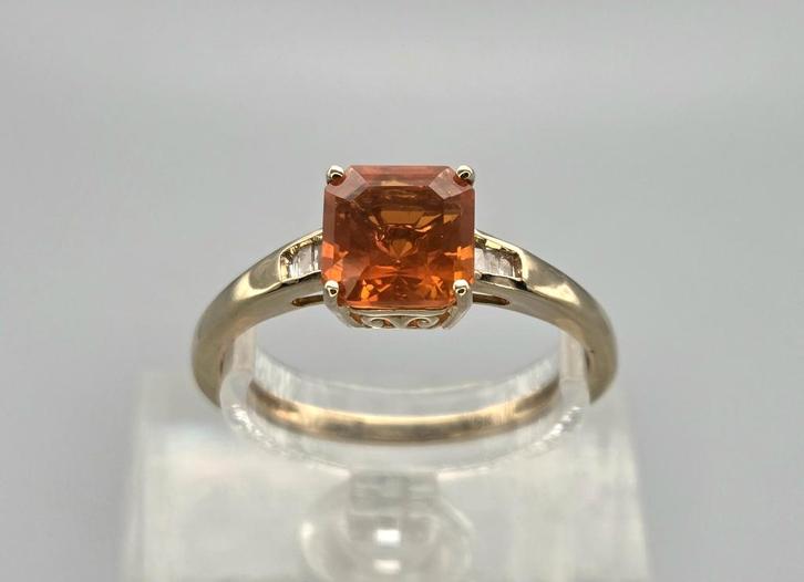 Gouden Vintage ring edelsteen vuuropaal en diamant. 2025/823, Handtassen en Accessoires, Ringen, Zo goed als nieuw, Dame of Heer