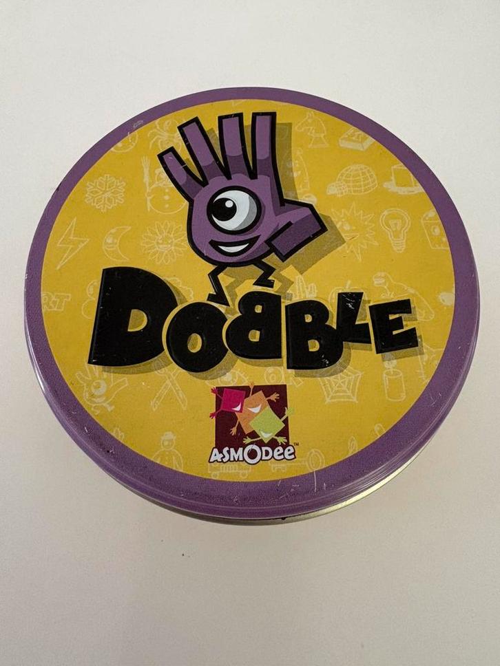 Dobble, Hobby en Vrije tijd, Gezelschapsspellen | Kaartspellen, Gebruikt, Een of twee spelers, Drie of vier spelers, Vijf spelers of meer