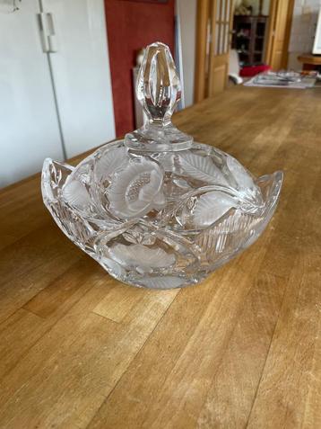 Bonbonnière en cristal beschikbaar voor biedingen