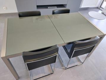 Tafel + 4 stoelen zwart leer beschikbaar voor biedingen