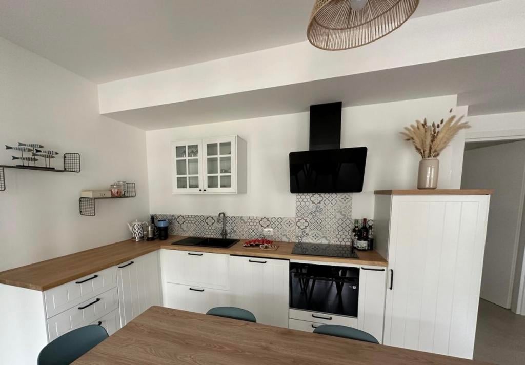 Hotte IKEA FINSMAKARE – État Neuf – Design Noir - garantie, Huis en Inrichting, Keuken | Complete keukens, Zo goed als nieuw, Zwart