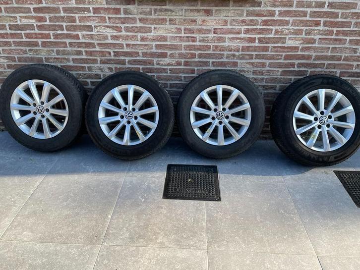 Winter set  215/65/17 VW Tiguan MKII, Auto-onderdelen, Banden en Velgen, Banden en Velgen, Winterbanden, 17 inch, 215 mm, Personenwagen