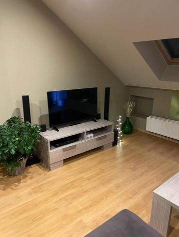 Set van salontafel en tv kast beschikbaar voor biedingen