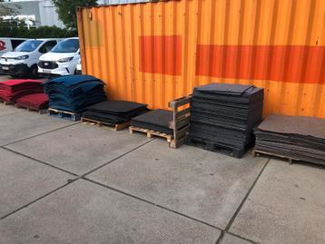1€ per m2 Tapijttegels vloerbedekking beschikbaar voor biedingen