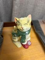 Leuke katten beeldje met winterse details, Ophalen of Verzenden, Zo goed als nieuw, Dier