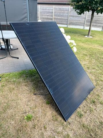 Plugin Zonnepaneel met omvormer en bekabeling beschikbaar voor biedingen