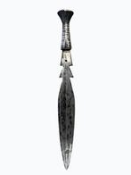 Short sword Mambeli or Ikakalaka, H 47cm, Antiquités & Art, Envoi