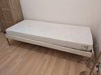 eenpersoonsbed met lattenbodem en matras, Huis en Inrichting, Ophalen, Gebruikt