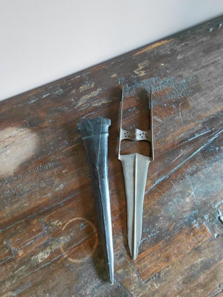 Een Indiase staal duwmes katar, 20e eeuw. Een Indiase katar, Antiek en Kunst, Antiek | Brons en Koper, Brons, Ophalen of Verzenden