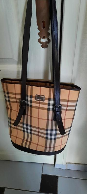 Sac Burberry.  beschikbaar voor biedingen