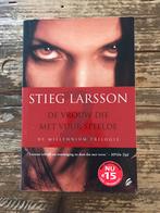 Stieg Larsson - De vrouw die met vuur speelde, Stieg Larsson, Ophalen of Verzenden, Zo goed als nieuw