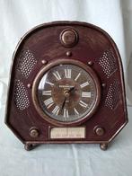 Horloge vintage en forme de radio, Huis en Inrichting, Woonaccessoires | Klokken, Ophalen of Verzenden, Zo goed als nieuw, Analoog