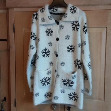 Nieuwe lange warme zachte vest met knoppen en zakken, M/L beschikbaar voor biedingen