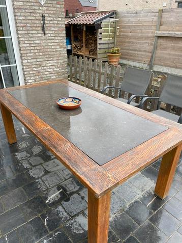 Tuintafel beschikbaar voor biedingen