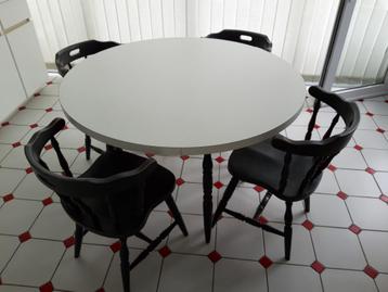 Table de cuisine et 4 chaises, Maison & Meubles, Tables | Tables à manger, Quatre personnes, Rond, 100 à 150 cm, Enlèvement