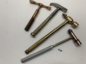 4 knutselhamers (539) beschikbaar voor biedingen