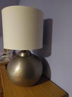 grote bolvormige tafellamp in metaal en lampekap in stof, Ophalen of Verzenden, Metaal, Zo goed als nieuw, 50 tot 75 cm