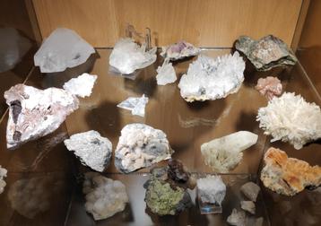Collection de minéraux et de cristaux de roche 
