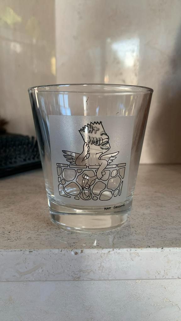 shotglas met een afbeelding van Bart Simpson en het logo, Verzamelen, Glas en Drinkglazen, Zo goed als nieuw, Ophalen