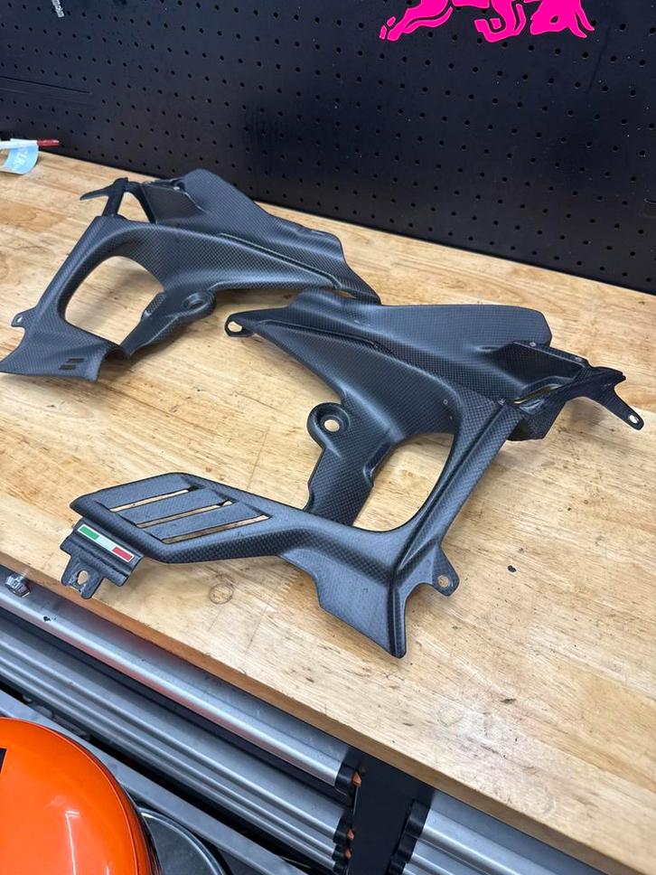 Ducati Performance Streetfighter V4 V4S Carbon parts, Motos, Pièces | Ducati, Utilisé, Enlèvement ou Envoi