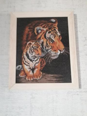Borduurwerk tijger in kader beschikbaar voor biedingen