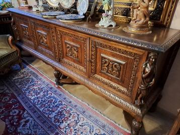 Antieken dressoir beschikbaar voor biedingen