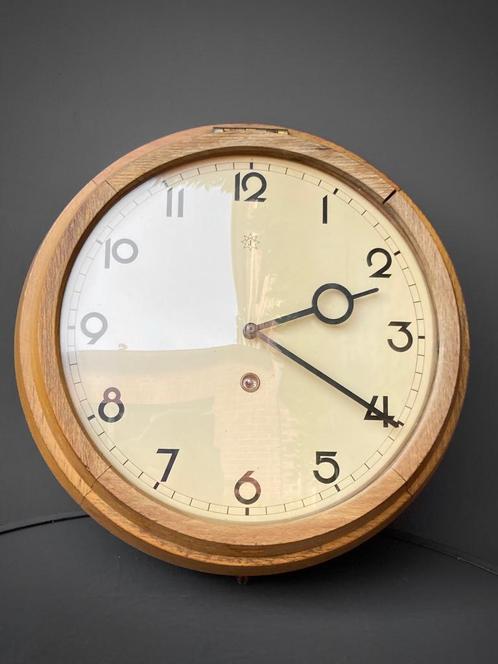 Junghans industriële wandklok — jaren 30 — Koffer, Antiek en Kunst, Antiek | Klokken, Ophalen of Verzenden