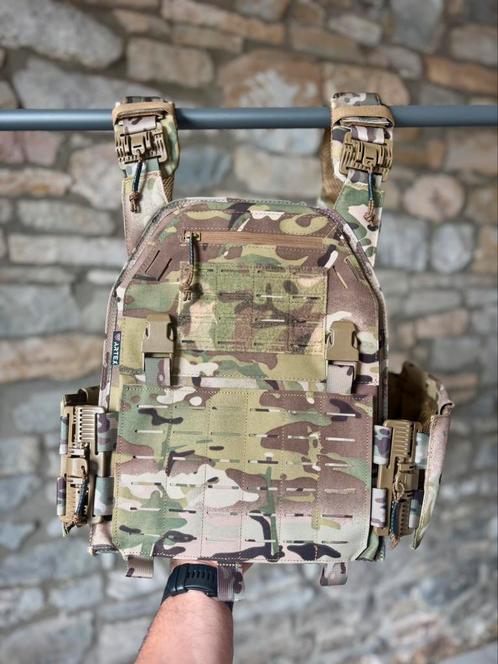 Nieuwe paneelset met meerdere camera's en tactisch vest, Verzamelen, Militaria | Algemeen, Landmacht, Ophalen of Verzenden