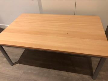SALONTAFEL goede kwaliteit en stevig beschikbaar voor biedingen