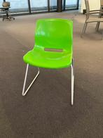 Groene plastic kuipstoel, Huis en Inrichting, Stoelen, Ophalen, Zo goed als nieuw